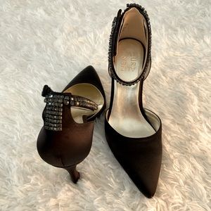 Size 6 Naturalizer black high heels.